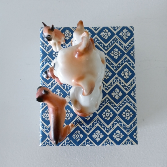 Adorable Dog Figurines - Picture 2 of 3